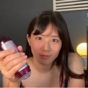 网红妹子obokozu的4V视频，包括喜欢玩的白人和亚洲女孩，总时长1.9G